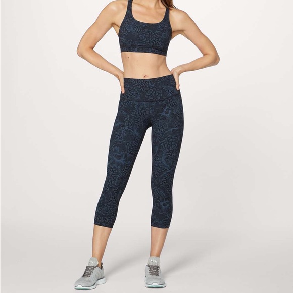 Lululemon Wunder Under Crop (Hi-Rise) (Full-On Luxtreme 21")
Blue Black (4) - Picture 4 of 10